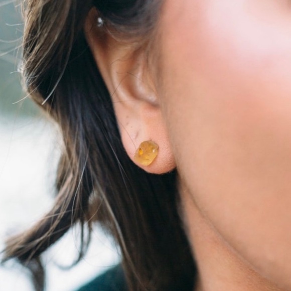 🆕 New Raw Citrine Crystal Stud Gemstone Earrings, gold posts - Picture 3 of 7